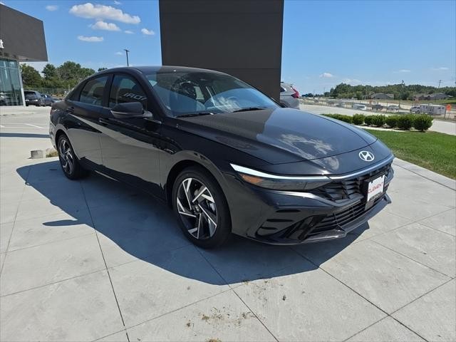 Hyundai Elantra Vehicle Full-screen Gallery Image 3