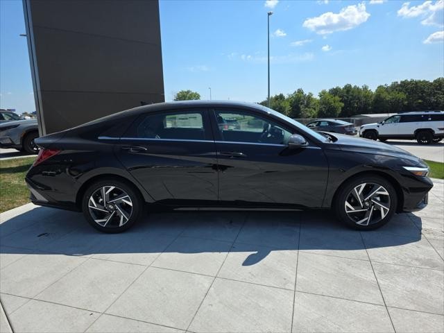 Hyundai Elantra Vehicle Full-screen Gallery Image 4