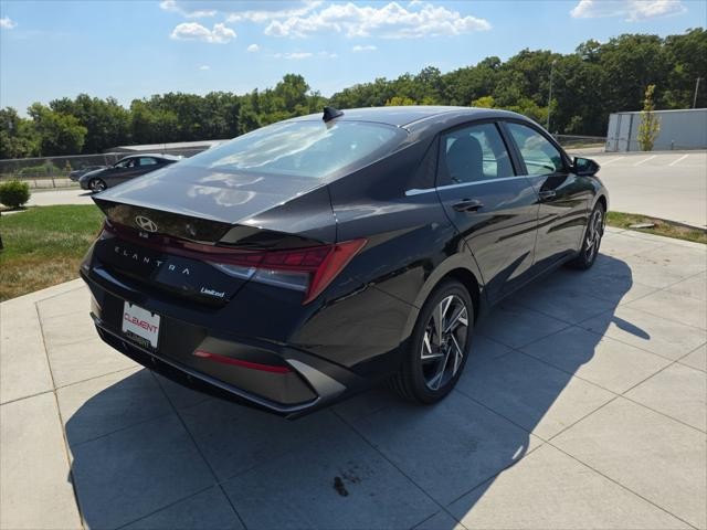 Hyundai Elantra Vehicle Full-screen Gallery Image 6