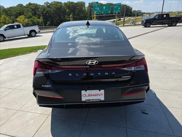 Hyundai Elantra Vehicle Full-screen Gallery Image 7