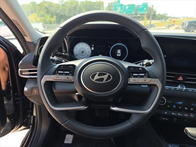 Hyundai Elantra Vehicle Full-screen Gallery Image 12