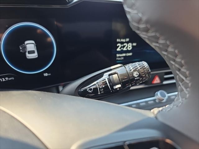 Hyundai Elantra Vehicle Full-screen Gallery Image 15