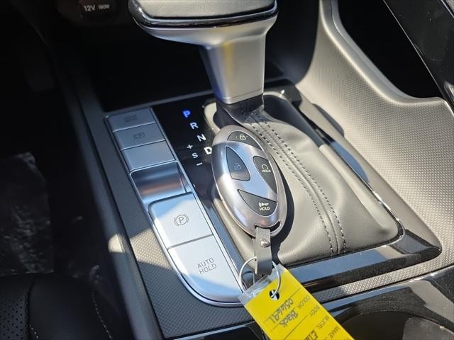 Hyundai Elantra Vehicle Full-screen Gallery Image 21