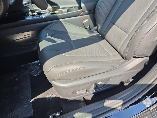 Hyundai Elantra Vehicle Full-screen Gallery Image 25