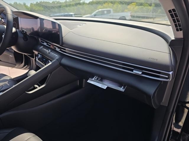 Hyundai Elantra Vehicle Full-screen Gallery Image 31