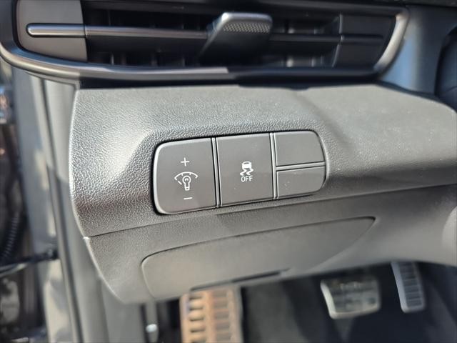 Hyundai Elantra Vehicle Full-screen Gallery Image 11