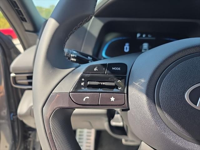 Hyundai Elantra Vehicle Full-screen Gallery Image 13