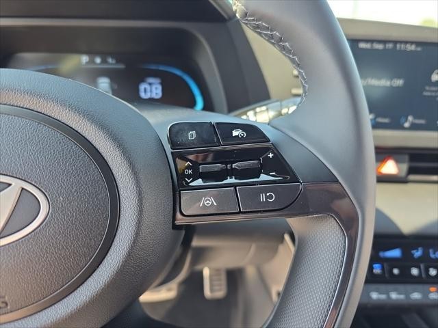 Hyundai Elantra Vehicle Full-screen Gallery Image 14