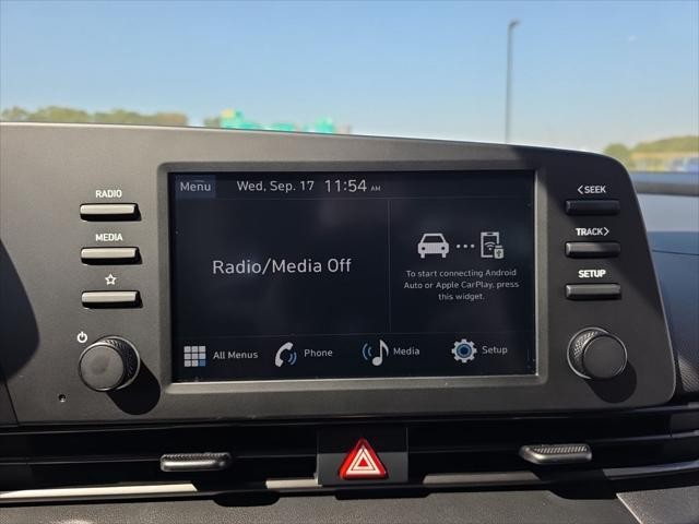 Hyundai Elantra Vehicle Full-screen Gallery Image 17