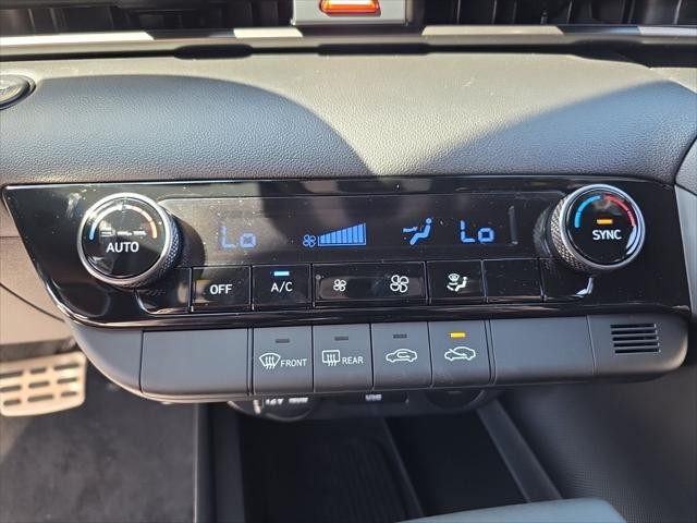 Hyundai Elantra Vehicle Full-screen Gallery Image 19