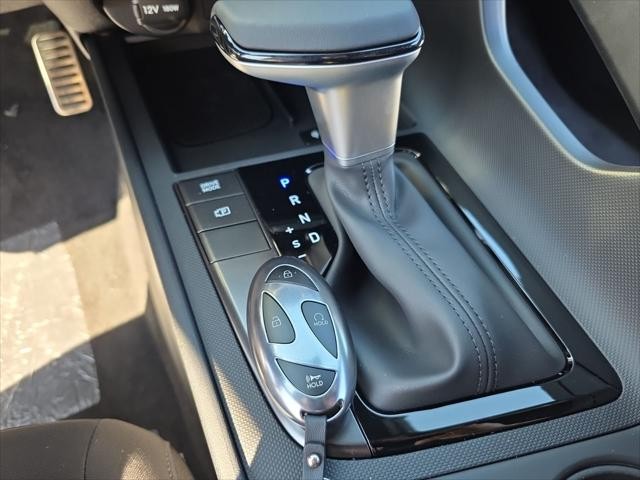 Hyundai Elantra Vehicle Full-screen Gallery Image 20