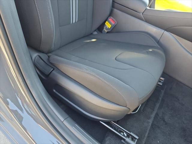 Hyundai Elantra Vehicle Full-screen Gallery Image 28