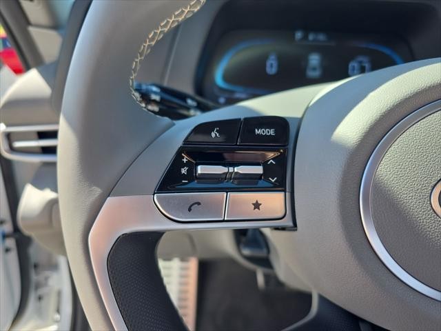 Hyundai Elantra Vehicle Full-screen Gallery Image 11