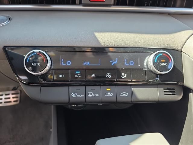 Hyundai Elantra Vehicle Full-screen Gallery Image 17