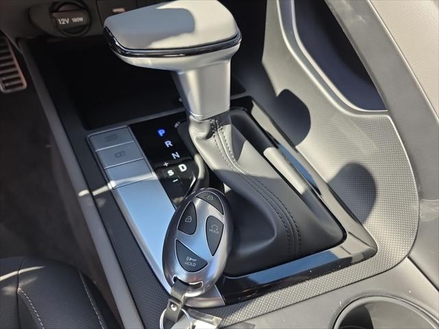 Hyundai Elantra Vehicle Full-screen Gallery Image 18