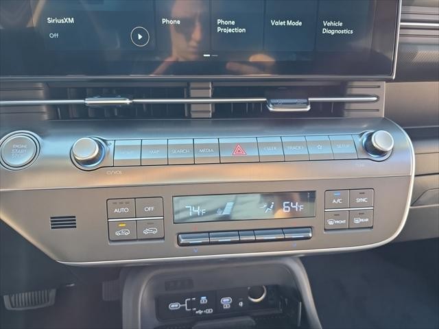 Hyundai Kona Vehicle Full-screen Gallery Image 18