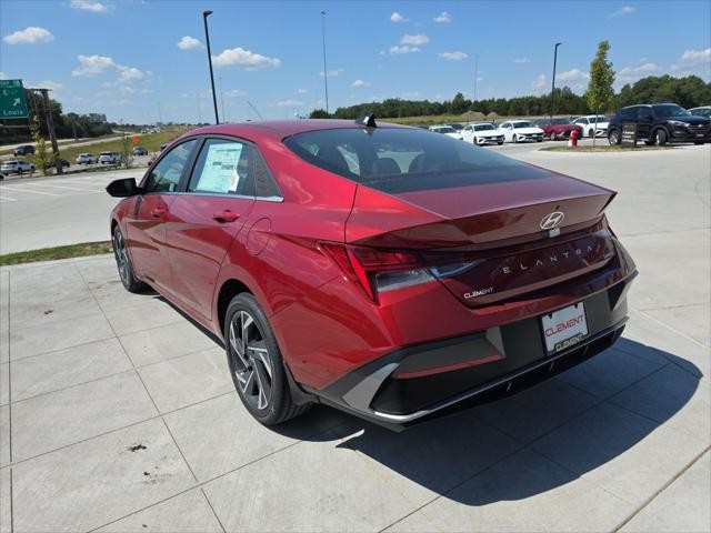 Hyundai Elantra Vehicle Full-screen Gallery Image 8