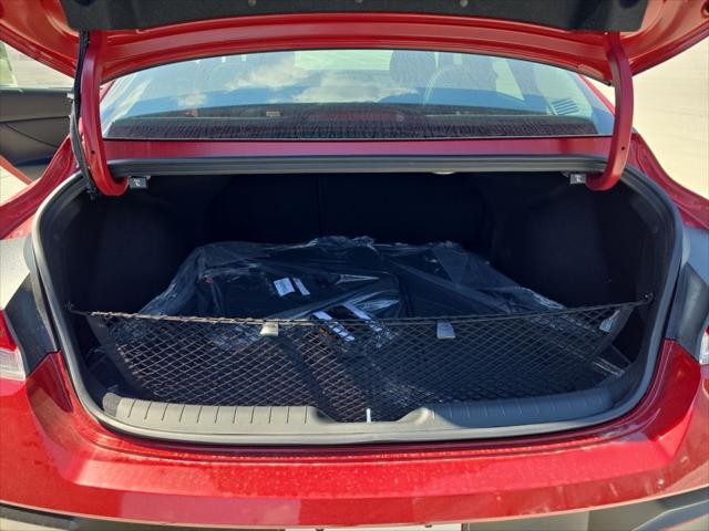 Hyundai Elantra Vehicle Full-screen Gallery Image 9