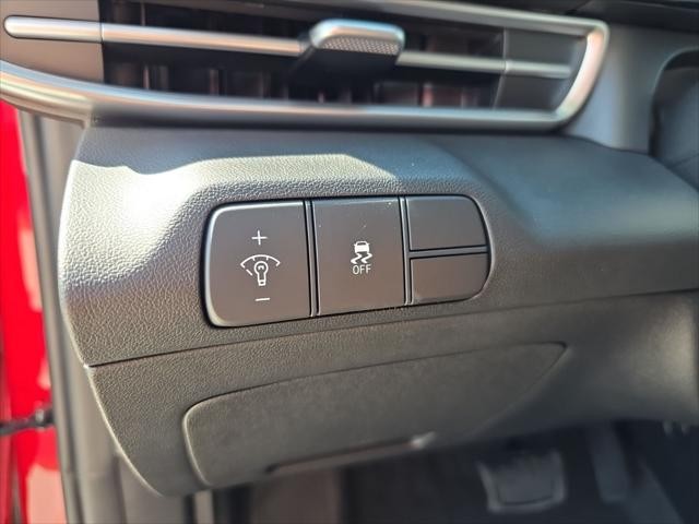 Hyundai Elantra Vehicle Full-screen Gallery Image 11