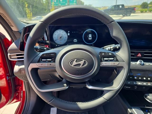 Hyundai Elantra Vehicle Full-screen Gallery Image 12