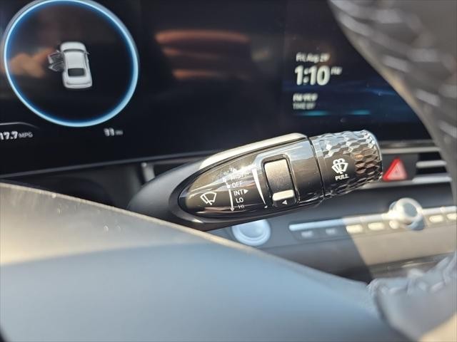 Hyundai Elantra Vehicle Full-screen Gallery Image 15