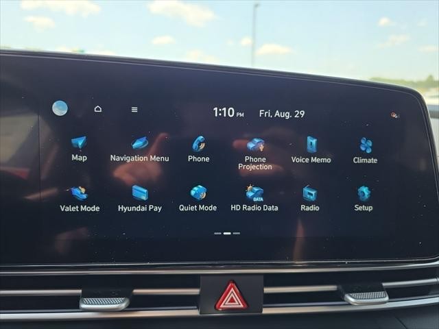 Hyundai Elantra Vehicle Full-screen Gallery Image 17