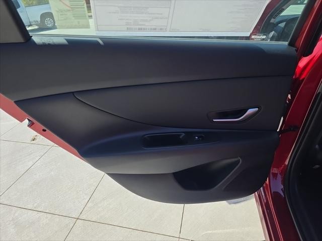 Hyundai Elantra Vehicle Full-screen Gallery Image 27