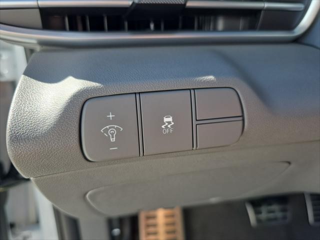 Hyundai Elantra Vehicle Full-screen Gallery Image 11