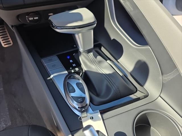 Hyundai Elantra Vehicle Full-screen Gallery Image 19