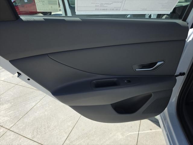 Hyundai Elantra Vehicle Full-screen Gallery Image 25