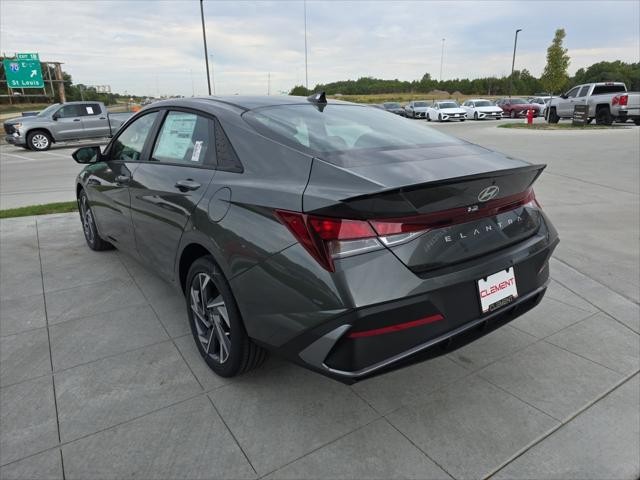 Hyundai Elantra Vehicle Full-screen Gallery Image 8