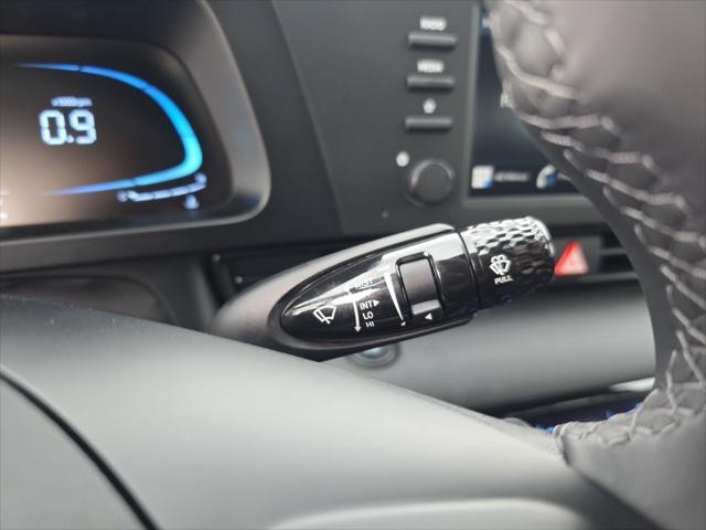 Hyundai Elantra Vehicle Full-screen Gallery Image 14