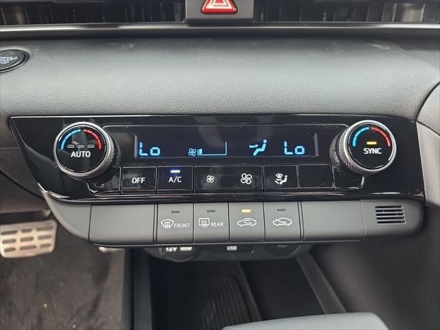 Hyundai Elantra Vehicle Full-screen Gallery Image 18