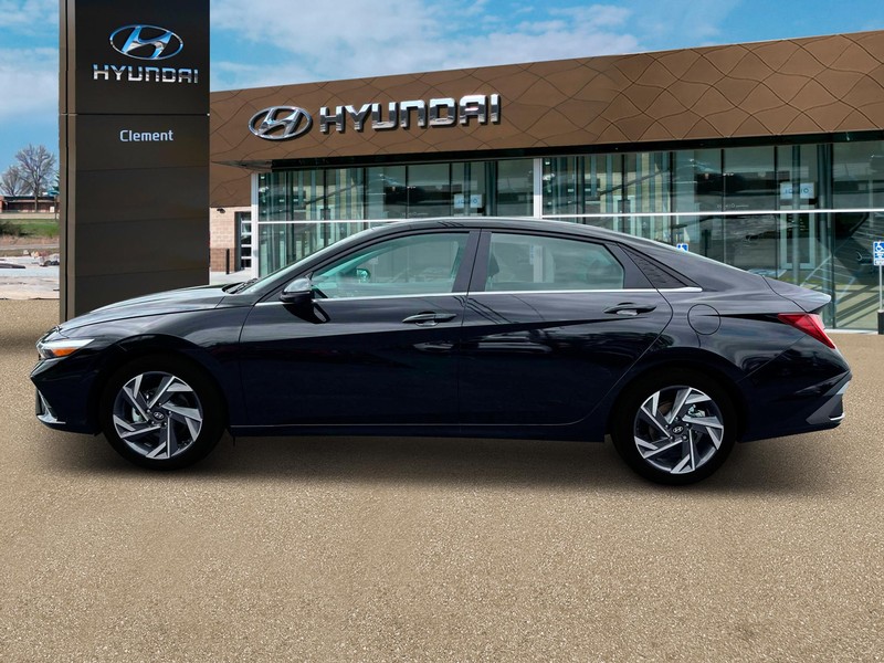 Hyundai Elantra Vehicle Full-screen Gallery Image 3