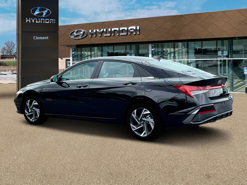 Hyundai Elantra Vehicle Full-screen Gallery Image 4