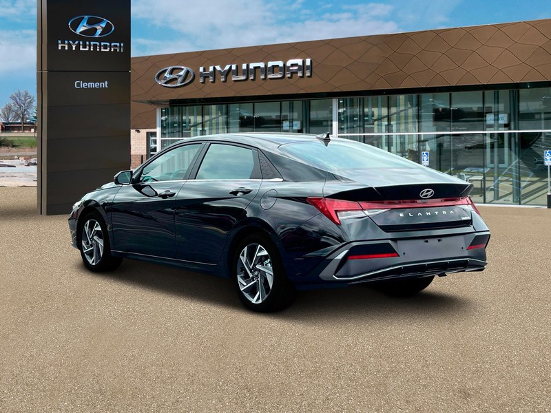 Hyundai Elantra Vehicle Full-screen Gallery Image 5