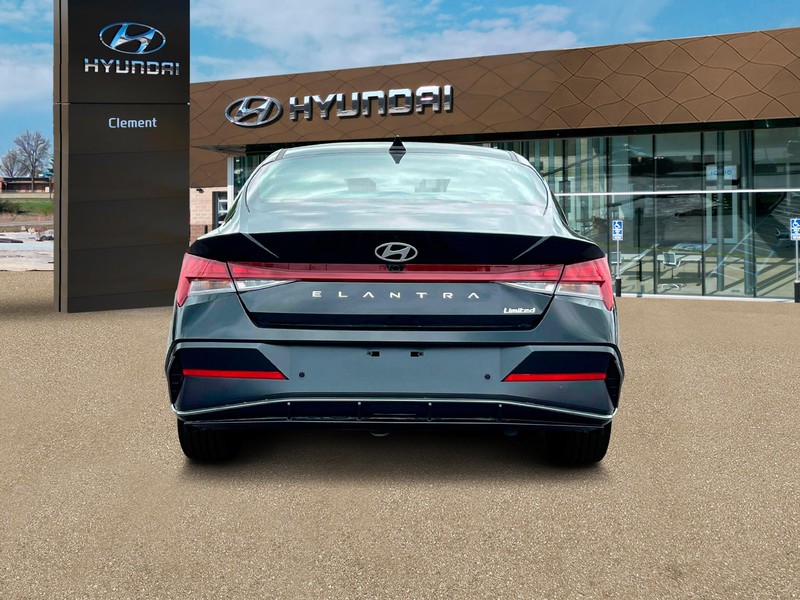 Hyundai Elantra Vehicle Full-screen Gallery Image 6