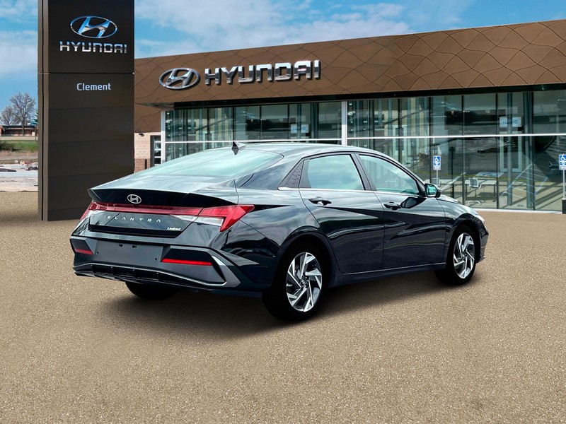 Hyundai Elantra Vehicle Full-screen Gallery Image 7