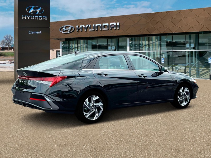 Hyundai Elantra Vehicle Full-screen Gallery Image 8