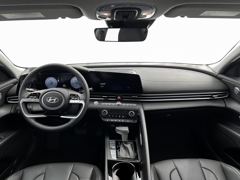 Hyundai Elantra Vehicle Full-screen Gallery Image 13