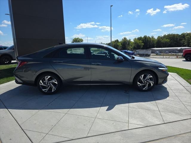 Hyundai Elantra Vehicle Full-screen Gallery Image 4