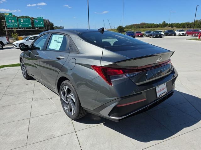 Hyundai Elantra Vehicle Full-screen Gallery Image 8