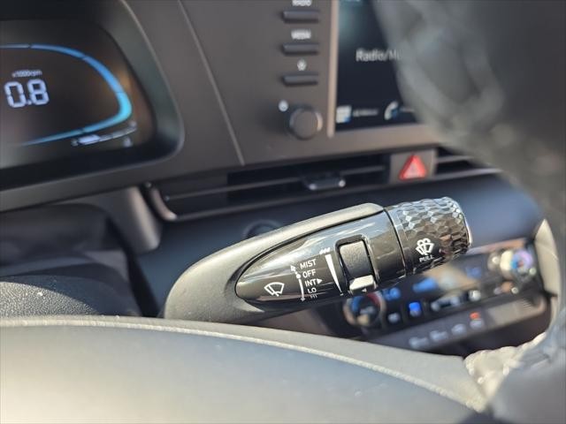 Hyundai Elantra Vehicle Full-screen Gallery Image 15