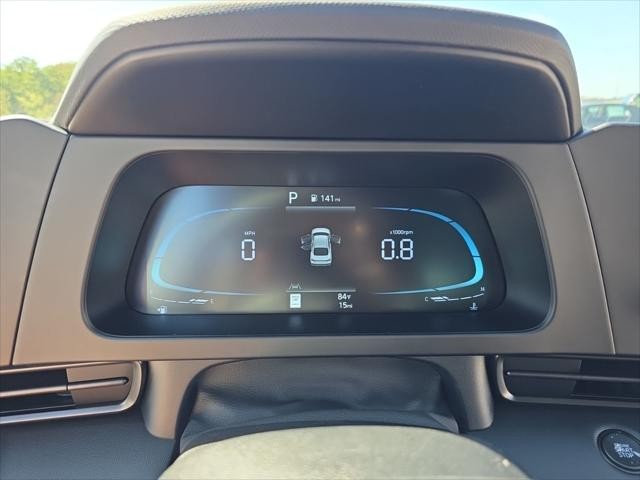 Hyundai Elantra Vehicle Full-screen Gallery Image 16