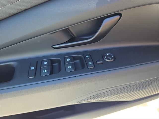 Hyundai Elantra Vehicle Full-screen Gallery Image 21