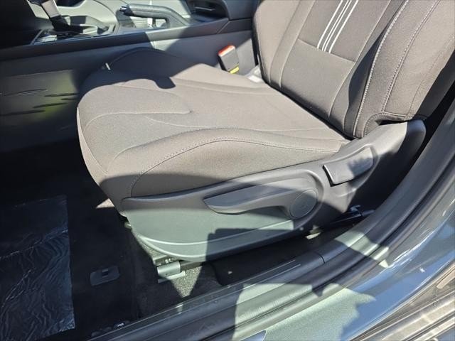 Hyundai Elantra Vehicle Full-screen Gallery Image 23