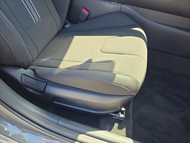 Hyundai Elantra Vehicle Full-screen Gallery Image 28