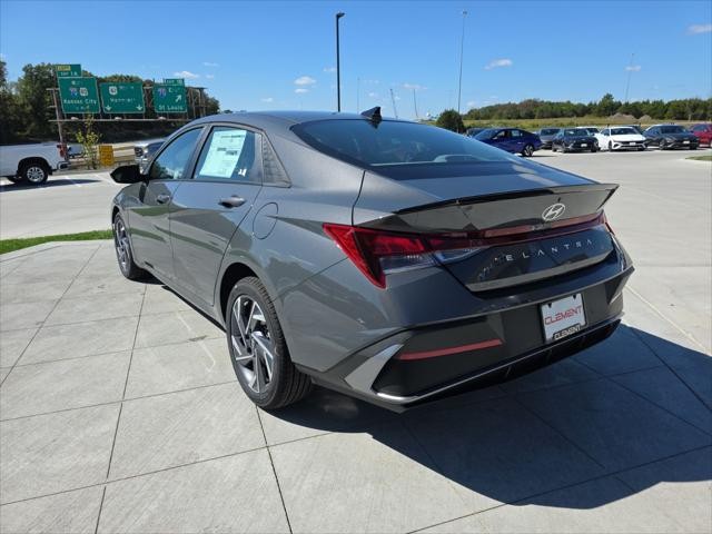 Hyundai Elantra Vehicle Full-screen Gallery Image 8