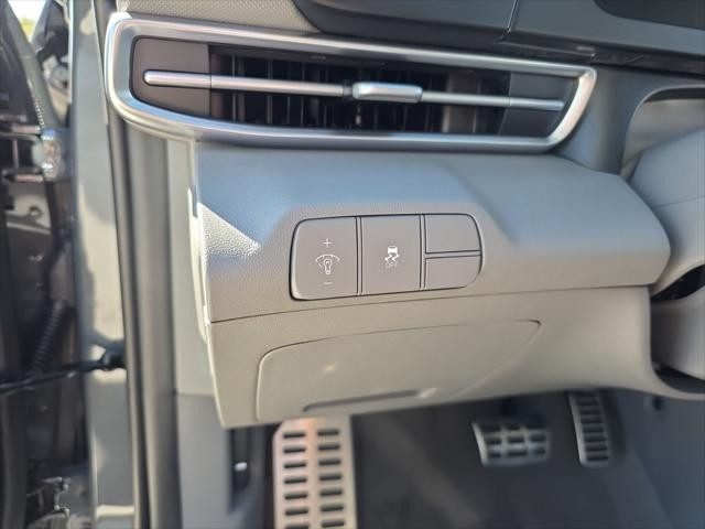 Hyundai Elantra Vehicle Full-screen Gallery Image 11