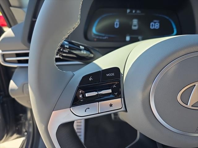 Hyundai Elantra Vehicle Full-screen Gallery Image 13